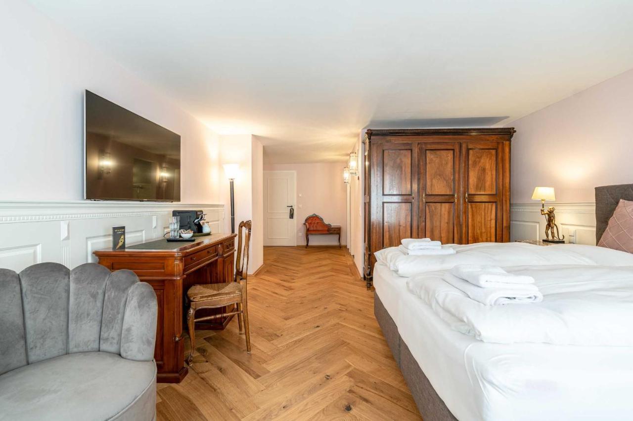 ויילהיים אין אוברבאיירן Altstadthotel Bachbraeu מראה חיצוני תמונה