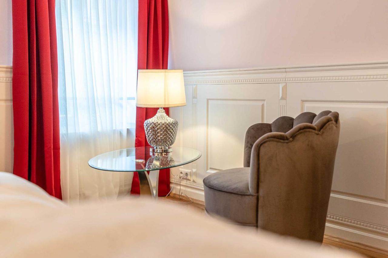 ויילהיים אין אוברבאיירן Altstadthotel Bachbraeu מראה חיצוני תמונה