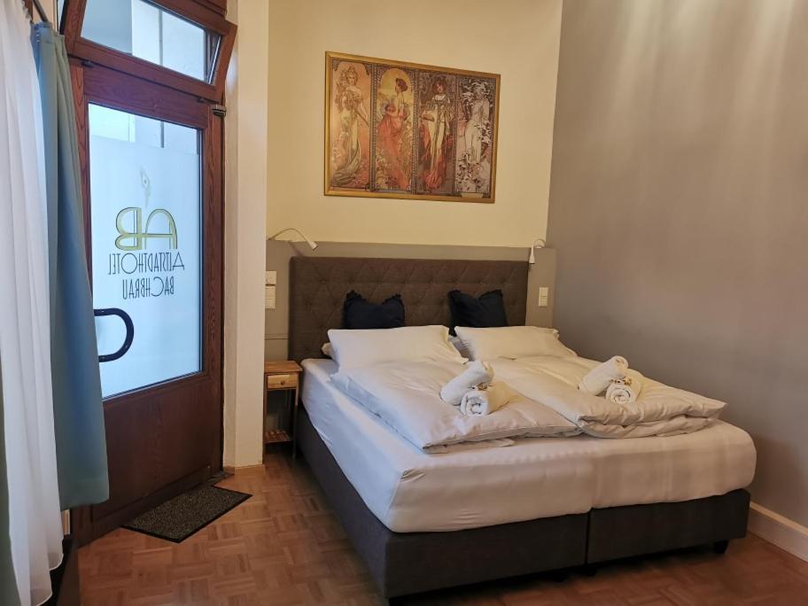ויילהיים אין אוברבאיירן Altstadthotel Bachbraeu מראה חיצוני תמונה