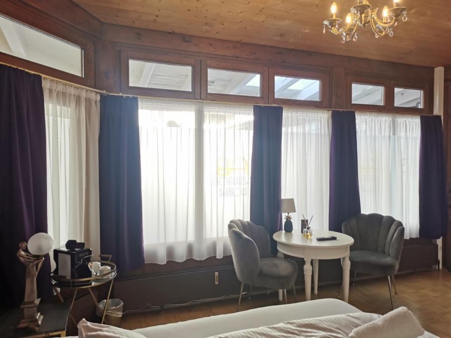 ויילהיים אין אוברבאיירן Altstadthotel Bachbraeu מראה חיצוני תמונה