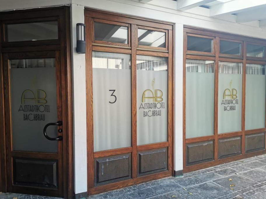 ויילהיים אין אוברבאיירן Altstadthotel Bachbraeu מראה חיצוני תמונה