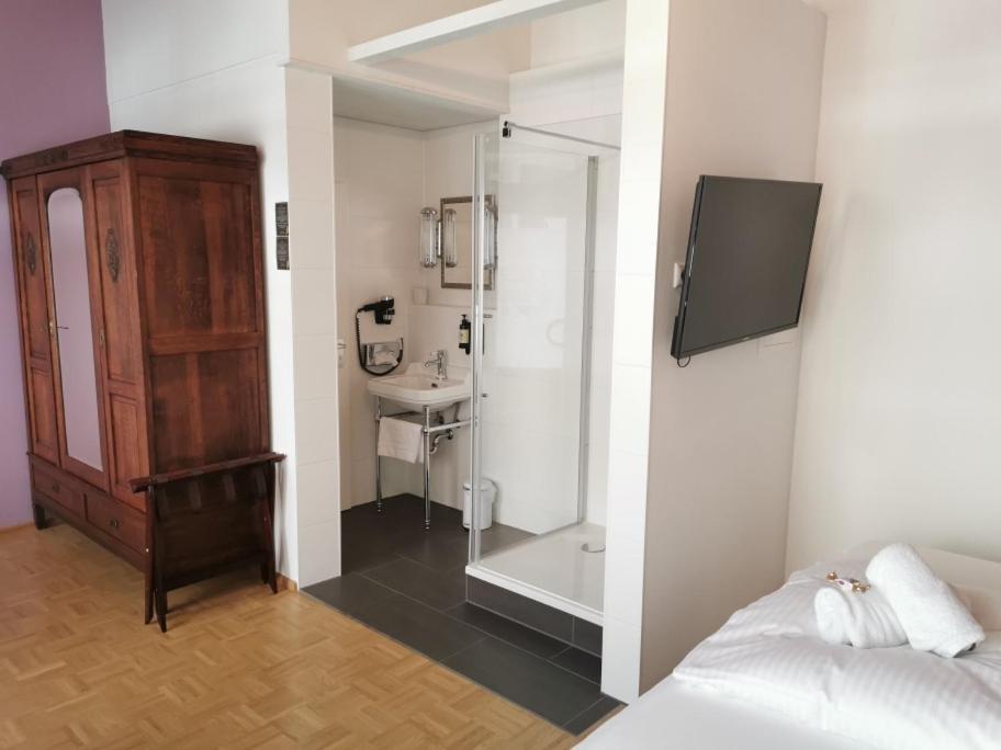 ויילהיים אין אוברבאיירן Altstadthotel Bachbraeu מראה חיצוני תמונה