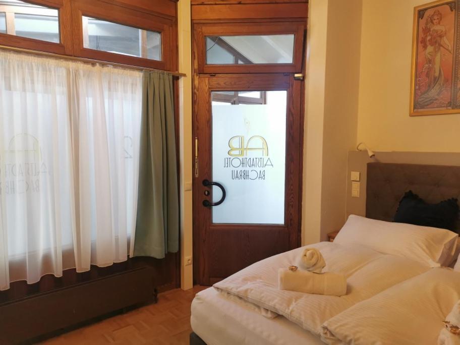 ויילהיים אין אוברבאיירן Altstadthotel Bachbraeu מראה חיצוני תמונה